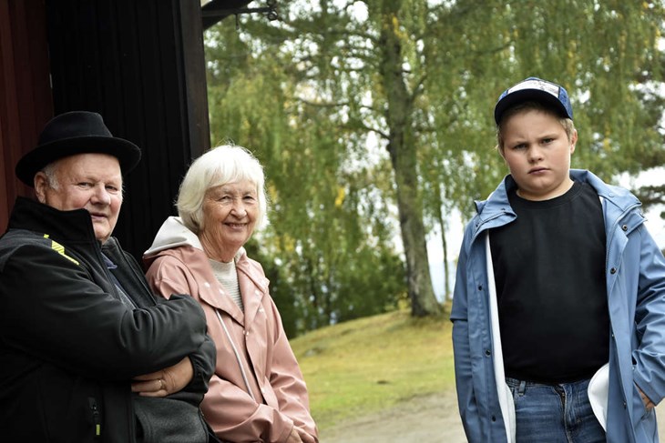 Lars-Åke och Siv Björklund med barnbarnet Viktor. Foto: Sonny Jonasson