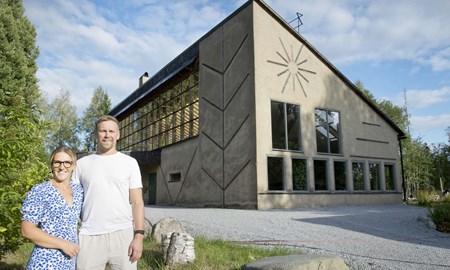 De har byggt ett naturhus att odla i