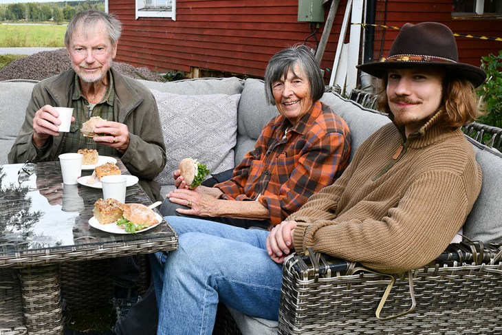 Ulf ,Gertrud och Lucas Oliver Ericson från Smedjebacken besökte skördefesten för första gången. "Ett väldigt trevligt evenemang med mycket god mat," recenserade Gertrud.