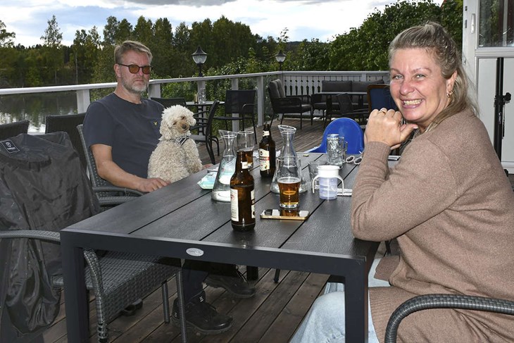 Pär och Nenne Henningsgård åt middag på Husby Wärdshus. "Tidigare under dagen var vi på Roslunds potatis och tittade på den fantastiska potatistavlan," sa Pär.