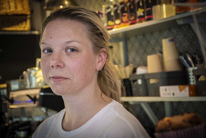 Malin dog – nu säljer hon flickdrömmen
