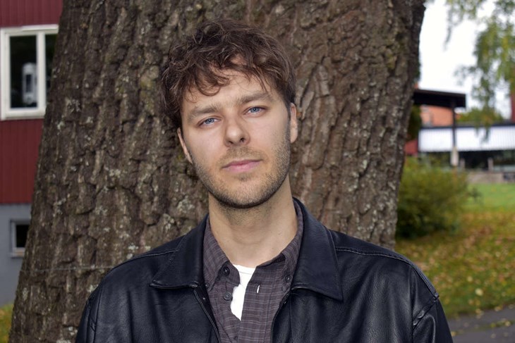 Joel Burman är musiker, elitcyklist och nybliven pappa för första gången. "Det är lite mycket i mitt liv just nu", konstaterar han. Foto: Pär Sönnert