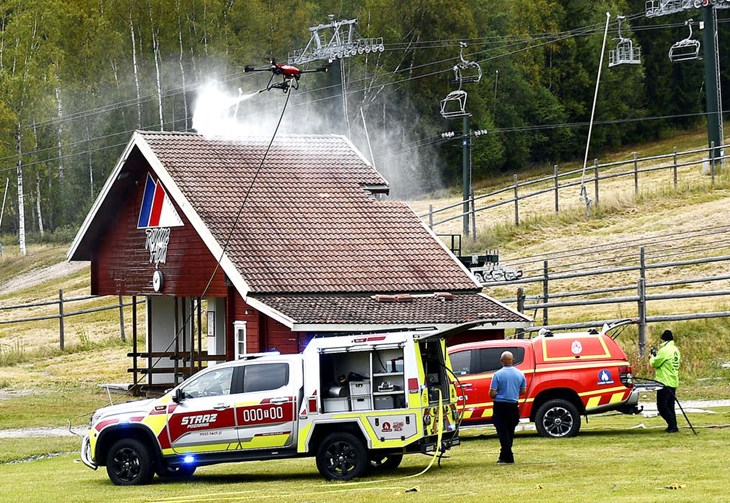 En drönare kan bidra till att släcka bränder på hög höjd eller underlätta för räddningstjänsten. Foto: Karin Diffner