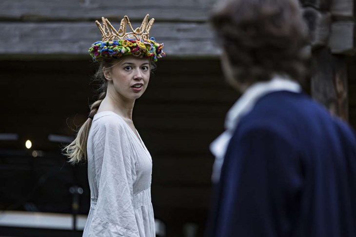 Liv Nyberg och Sebastian Heurlin Fernold är två av sångarna som medverkar i "Brud i Sommarnatt", som inspirerats av August Strindbergs drama "Kronbruden" och som sätts upp vid Gråbergsdammen den 12 september. Foto: Daniel Eriksson/Backbone