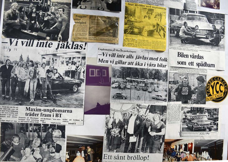 Eva har gjort ett kollage av en del av tidningsurklippen från 1976 och framåt. På festen den 10 oktober utlovas fler bilder, mat och musik. Foto: Karin Diffner