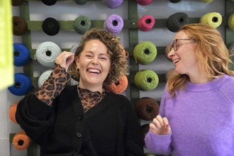 Vännerna Sofie och Malin har en färgstark företagsidé