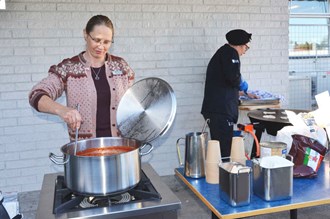 De provlagade soppa utomhus