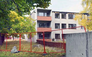 Efter storbranden - nu rivs huset