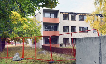 Efter storbranden - nu rivs huset