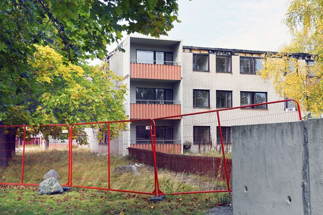 Efter storbranden - nu rivs huset
