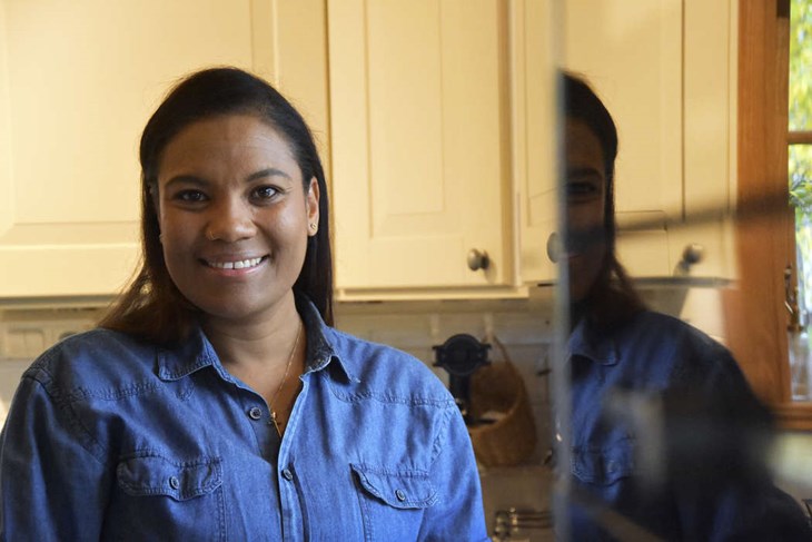 Francine Olofsson driver sedan blott några veckor tillbaka ett mikrobageri hemma i Sundborn. "Det är otroligt fint att det finns ett sådant intresse", säger hon om bygdens positiva gensvar på hennes initiativ. Foto: Sonny Jonasson