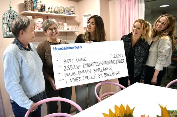 Jättecheck lämnades över till Majblommeföreningen 
