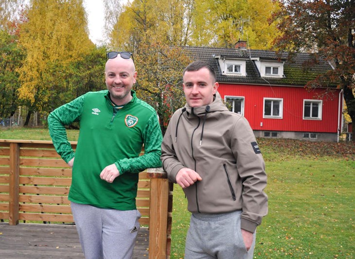 Fr.v. John Conaghan och Curtis Mcgroarty, när de just anlänt efter en fyra dagar lång resa från Irland. ""It was a lovely drive over to Horndal", säger John. Foto: Lisa Björklund