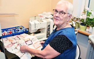 80-åriga Raija driver företag